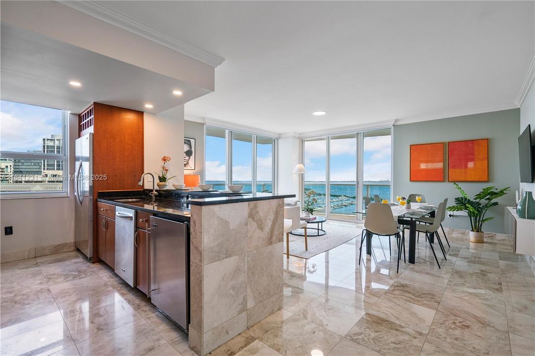 Recently Sold: $1,299,000 (2 beds, 2 baths, 1098 Square Feet)