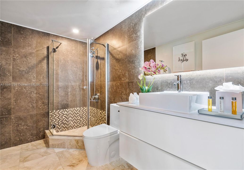 Recently Sold: $1,299,000 (2 beds, 2 baths, 1098 Square Feet)