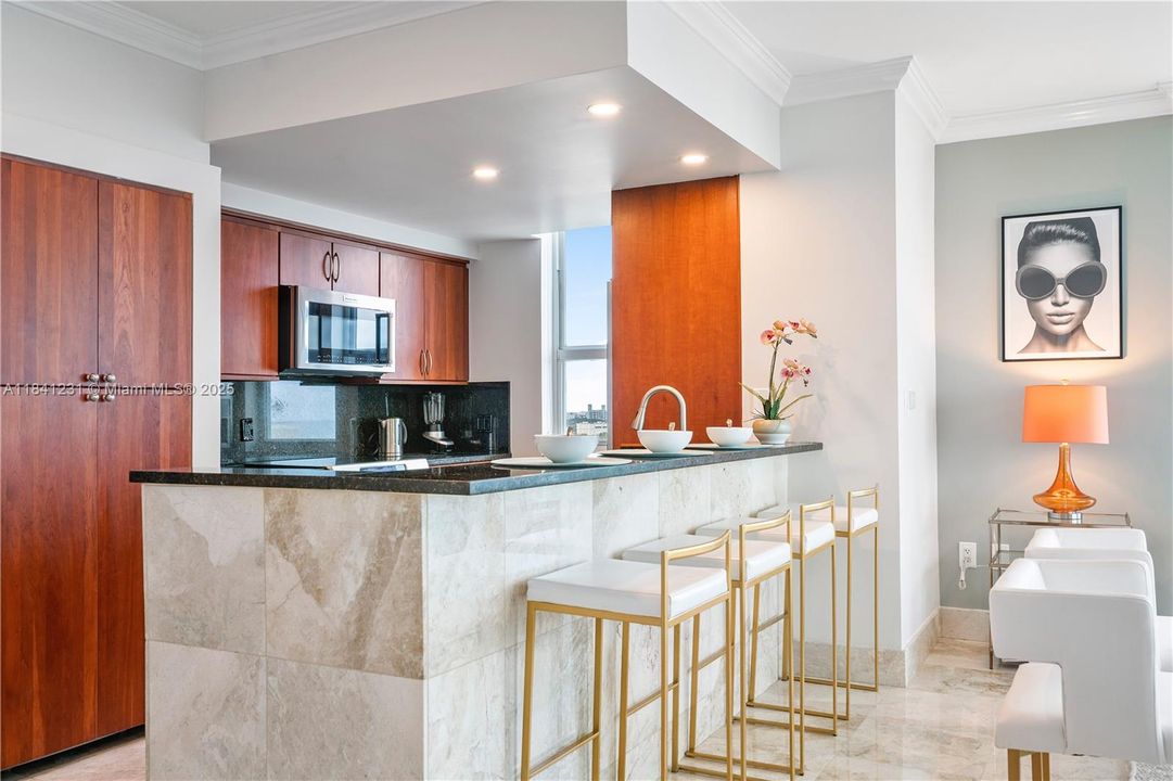 Recently Sold: $1,299,000 (2 beds, 2 baths, 1098 Square Feet)