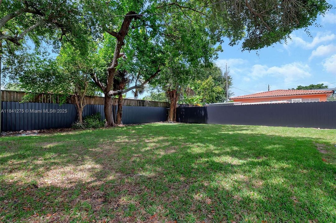 最近租的: $2,600 (1 贝兹, 1 浴室, 736 平方英尺)