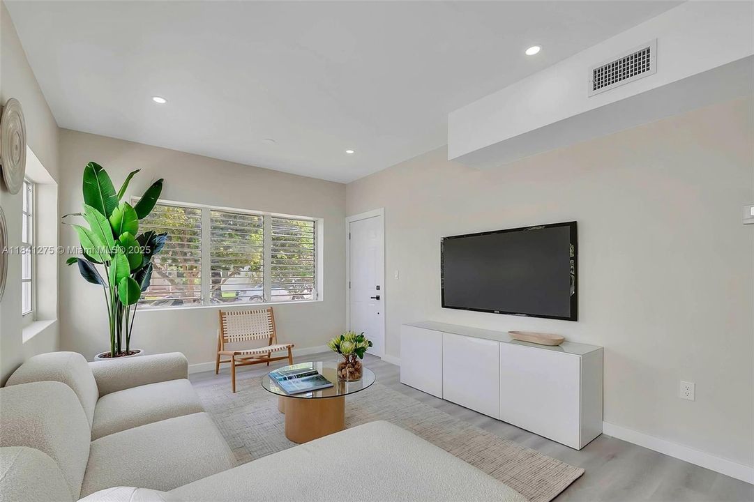 最近租的: $2,600 (1 贝兹, 1 浴室, 736 平方英尺)