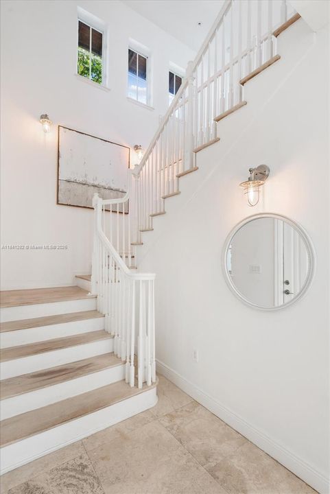 Под контрактом: $20,000 (6 спален, 5 ванн, 3564 Квадратных фут)