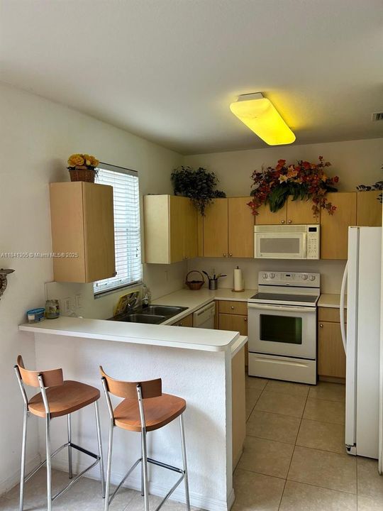 Недавно продано: $499,000 (3 спален, 2 ванн, 1452 Квадратных фут)