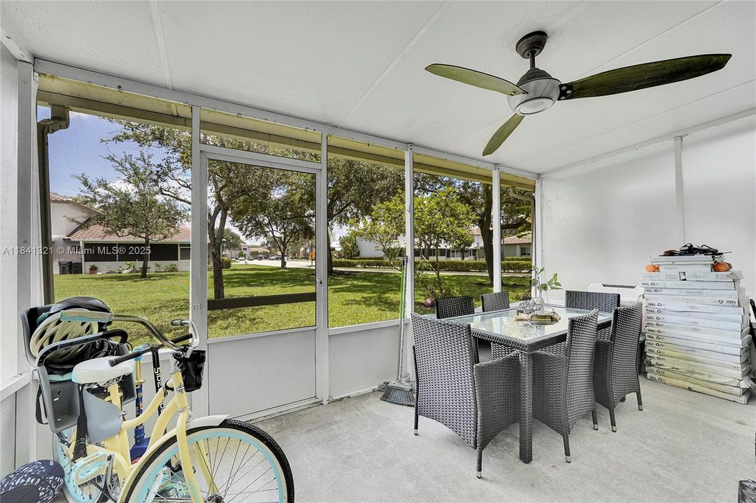 En Venta: $448,000 (3 camas, 2 baños, 1361 Pies cuadrados)