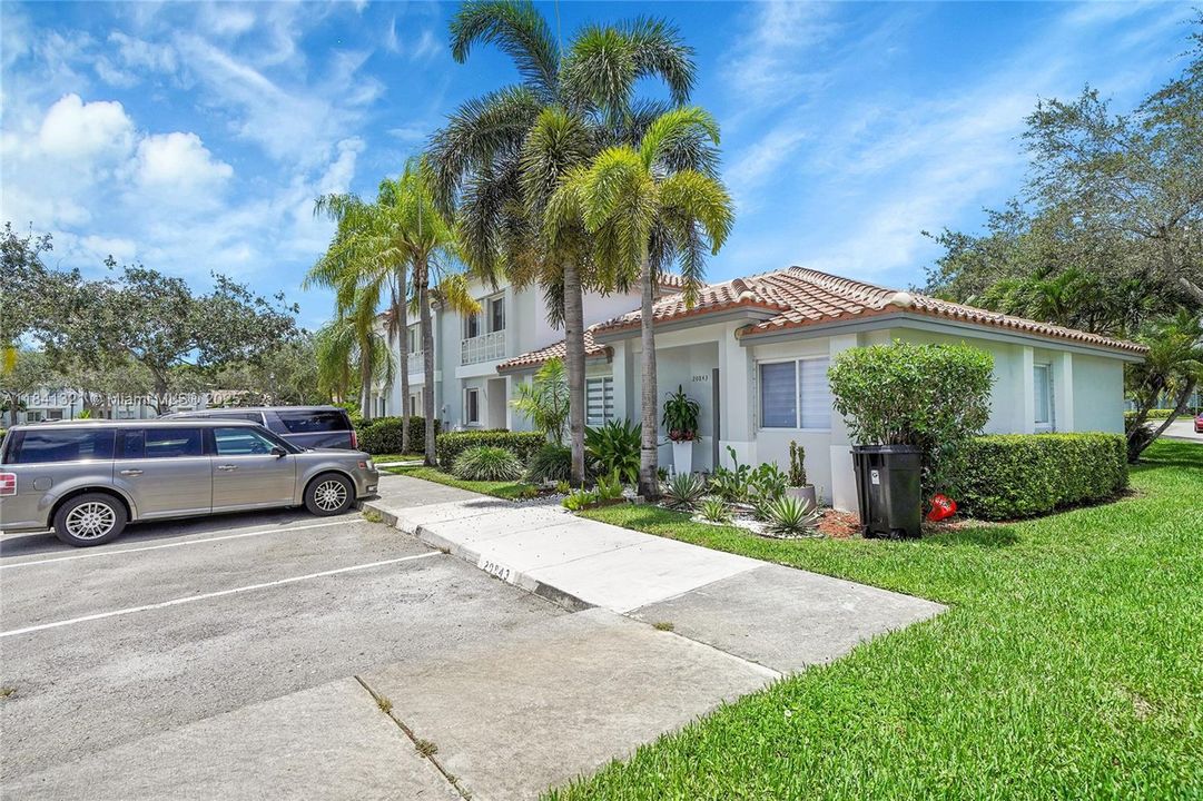 En Venta: $448,000 (3 camas, 2 baños, 1361 Pies cuadrados)