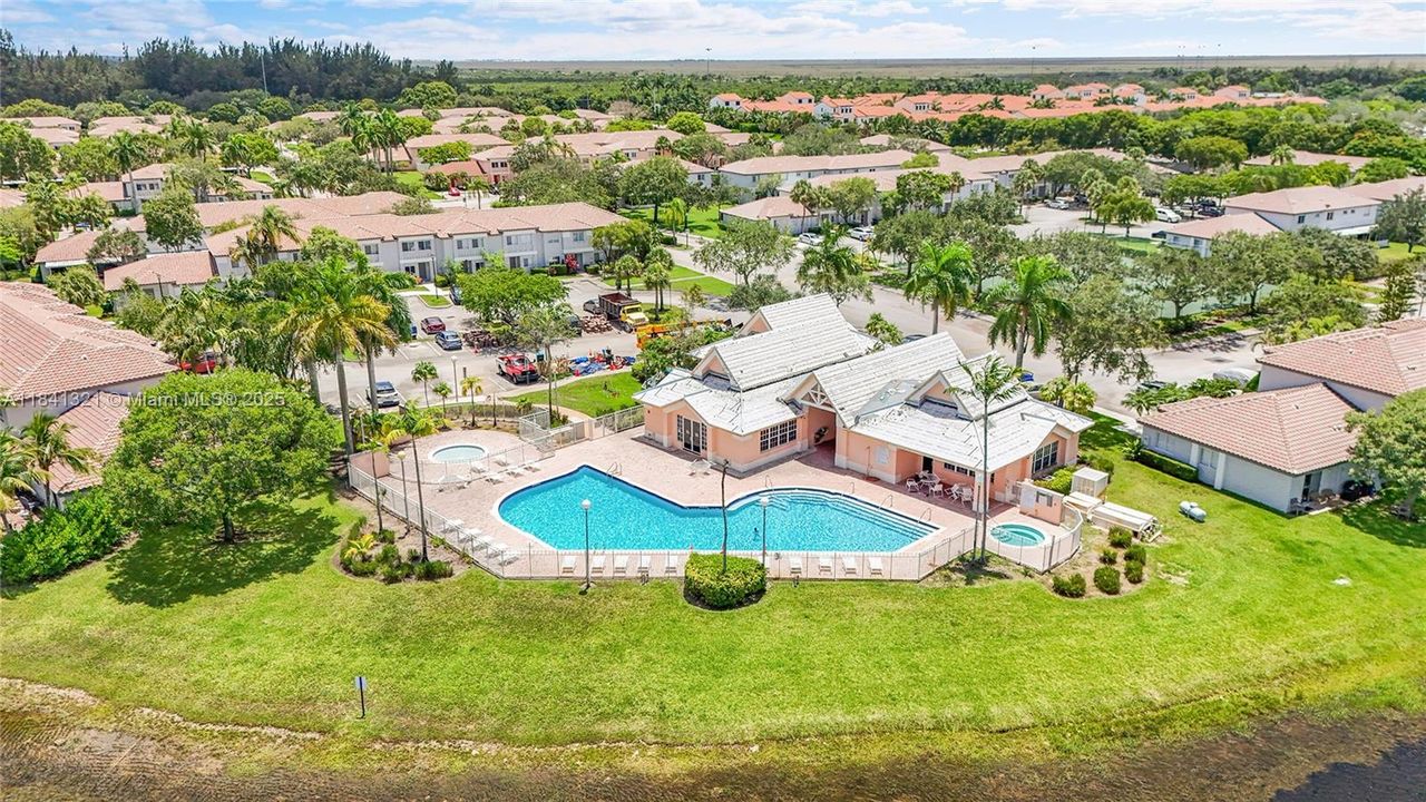 En Venta: $448,000 (3 camas, 2 baños, 1361 Pies cuadrados)