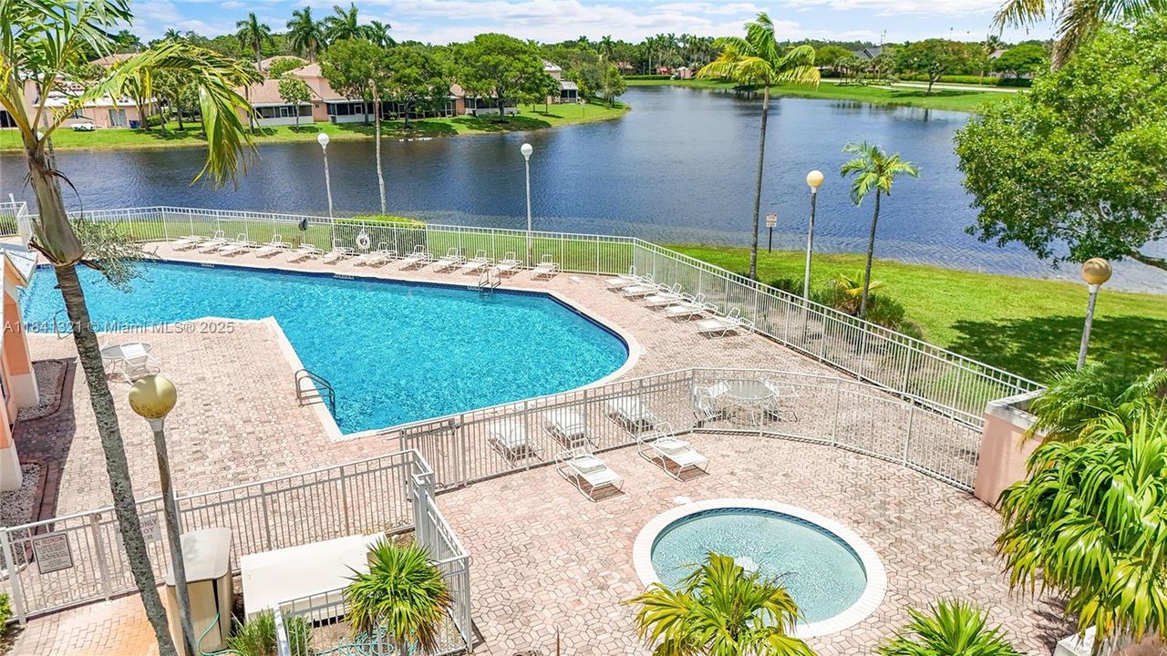 En Venta: $448,000 (3 camas, 2 baños, 1361 Pies cuadrados)