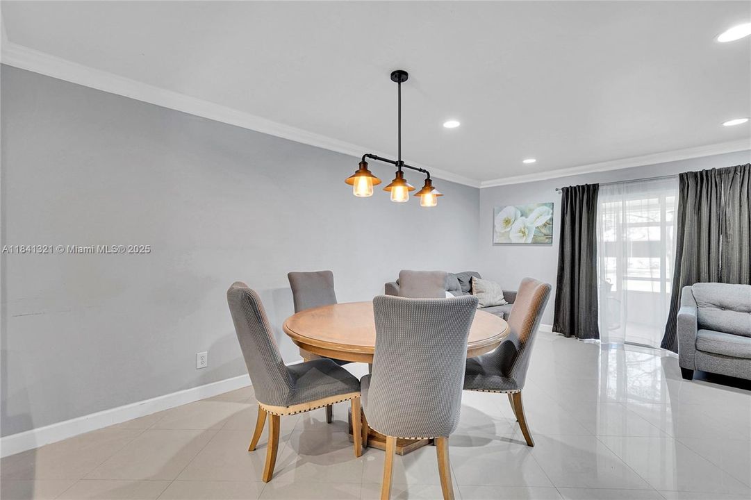 En Venta: $448,000 (3 camas, 2 baños, 1361 Pies cuadrados)