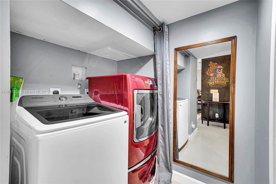 En Venta: $448,000 (3 camas, 2 baños, 1361 Pies cuadrados)