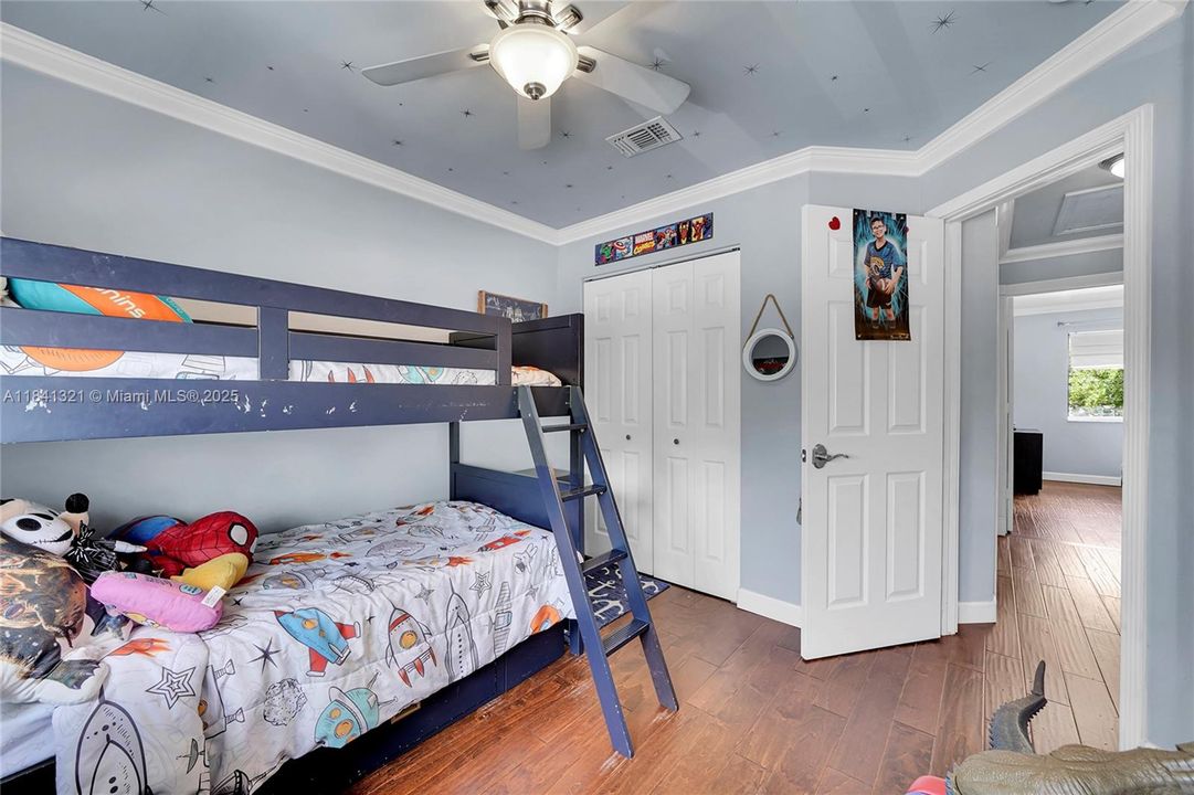 En Venta: $448,000 (3 camas, 2 baños, 1361 Pies cuadrados)