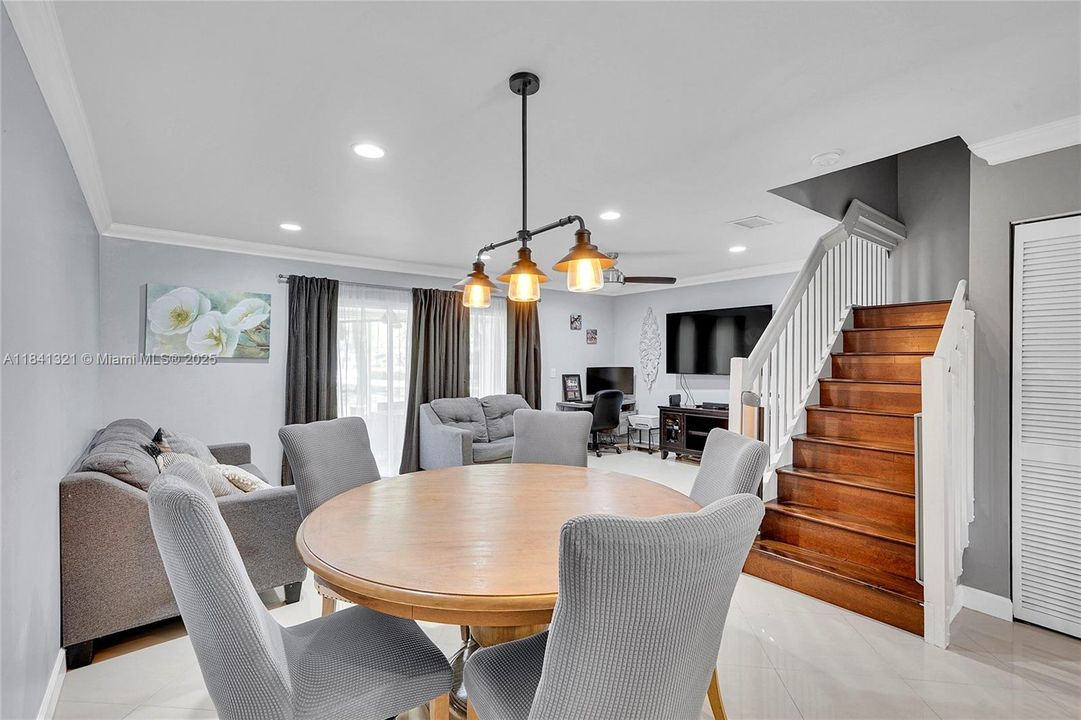 En Venta: $448,000 (3 camas, 2 baños, 1361 Pies cuadrados)