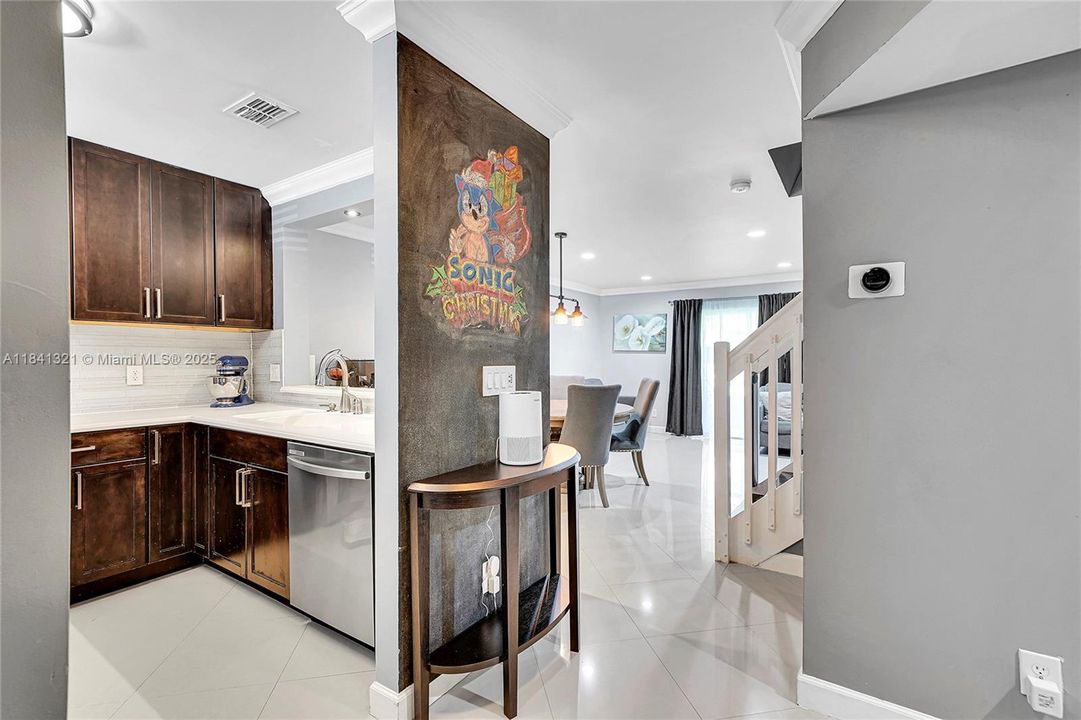 En Venta: $448,000 (3 camas, 2 baños, 1361 Pies cuadrados)