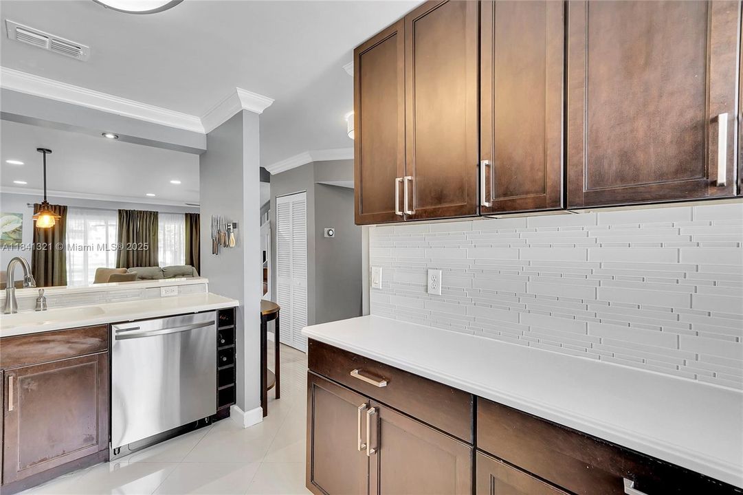 En Venta: $448,000 (3 camas, 2 baños, 1361 Pies cuadrados)