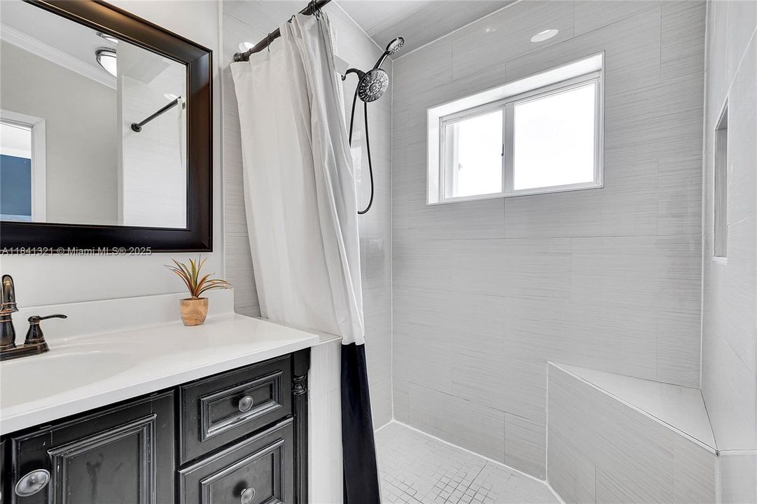 En Venta: $448,000 (3 camas, 2 baños, 1361 Pies cuadrados)