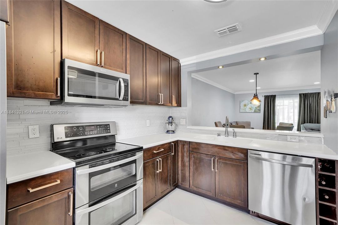 En Venta: $448,000 (3 camas, 2 baños, 1361 Pies cuadrados)