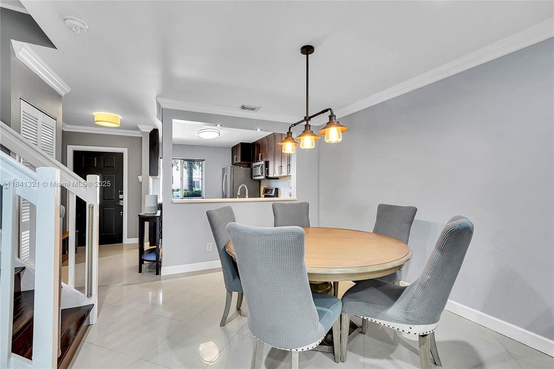 En Venta: $448,000 (3 camas, 2 baños, 1361 Pies cuadrados)