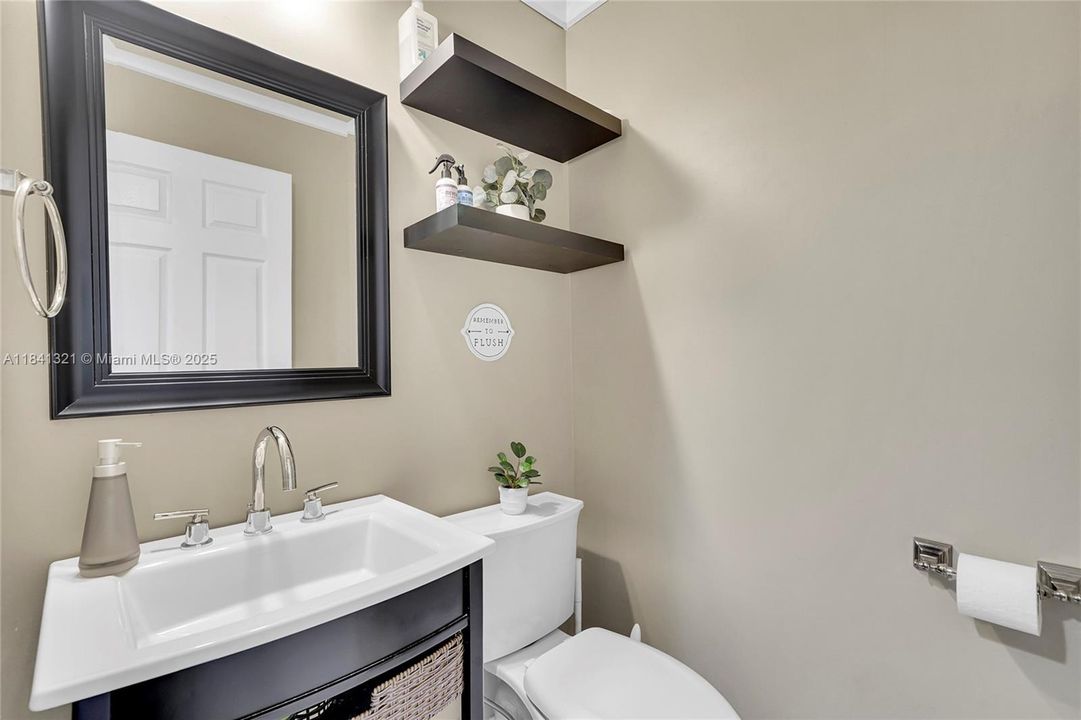 En Venta: $448,000 (3 camas, 2 baños, 1361 Pies cuadrados)