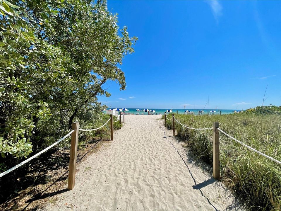 待售: $850,000 (2 贝兹, 2 浴室, 1030 平方英尺)