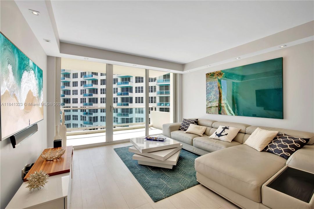 待售: $850,000 (2 贝兹, 2 浴室, 1030 平方英尺)