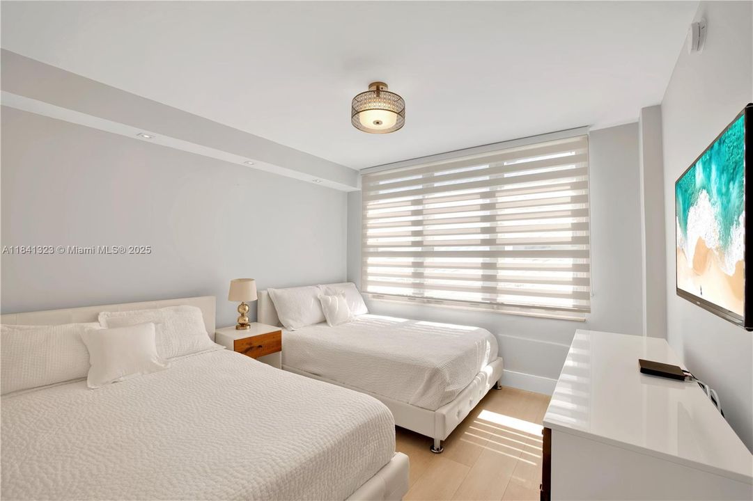 待售: $850,000 (2 贝兹, 2 浴室, 1030 平方英尺)