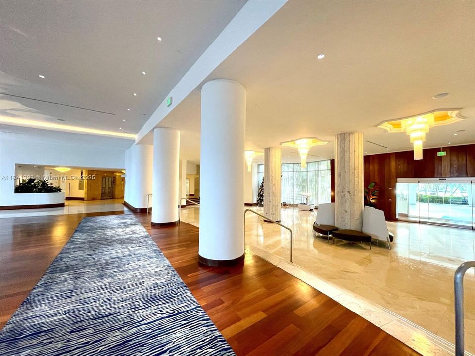 待售: $850,000 (2 贝兹, 2 浴室, 1030 平方英尺)