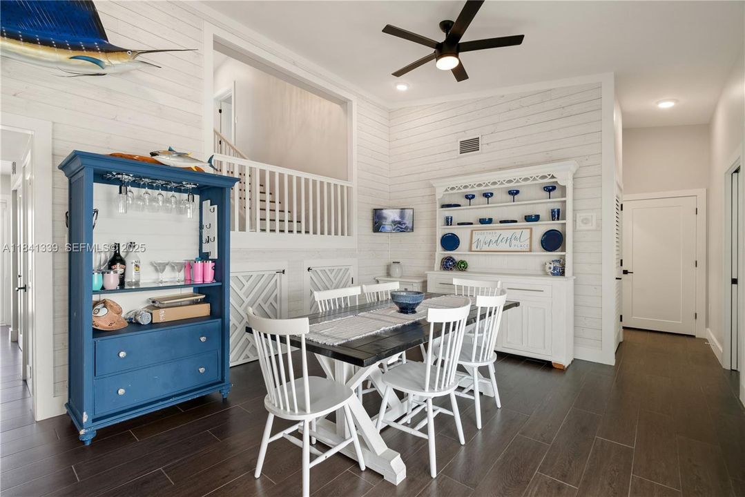 待售: $2,340,000 (4 贝兹, 3 浴室, 2025 平方英尺)