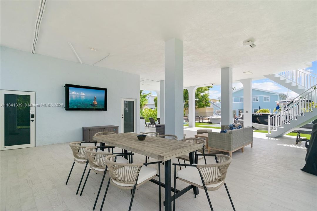 待售: $2,340,000 (4 贝兹, 3 浴室, 2025 平方英尺)