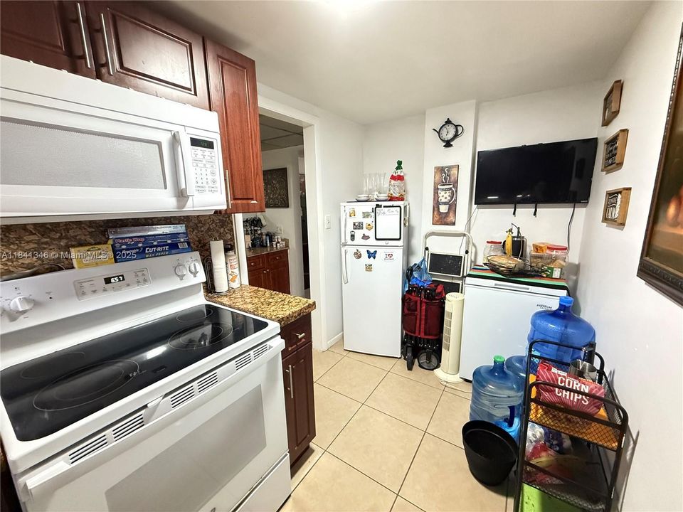 Recently Rented: $1,000 (0 beds, 1 baths, 382 Square Feet)