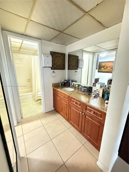 Recently Rented: $1,000 (0 beds, 1 baths, 382 Square Feet)