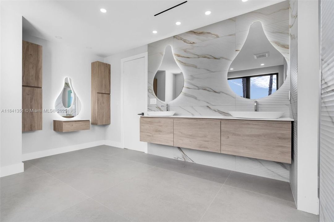 待售: $6,655,000 (6 贝兹, 5 浴室, 3520 平方英尺)