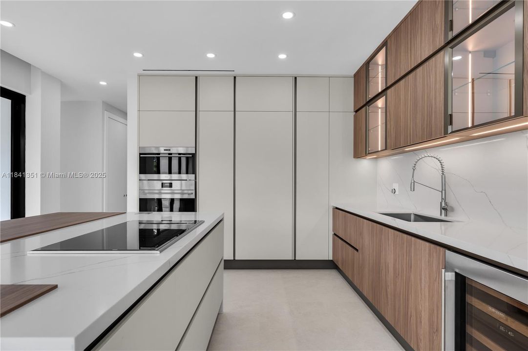 待售: $6,655,000 (6 贝兹, 5 浴室, 3520 平方英尺)