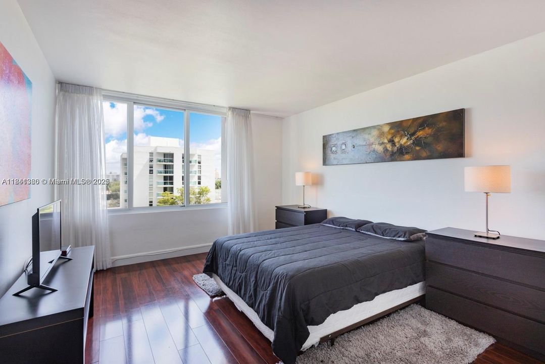 待售: $455,000 (1 贝兹, 1 浴室, 852 平方英尺)