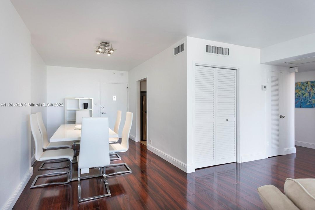 待售: $455,000 (1 贝兹, 1 浴室, 852 平方英尺)