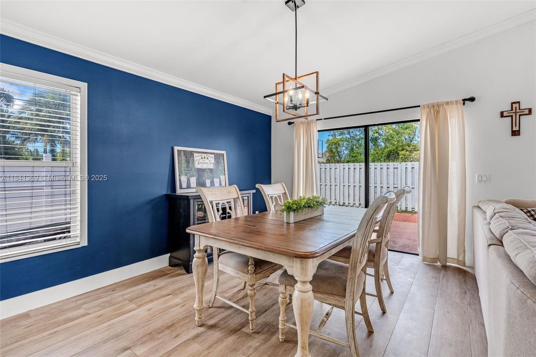 Недавно продано: $604,999 (3 спален, 2 ванн, 1621 Квадратных фут)