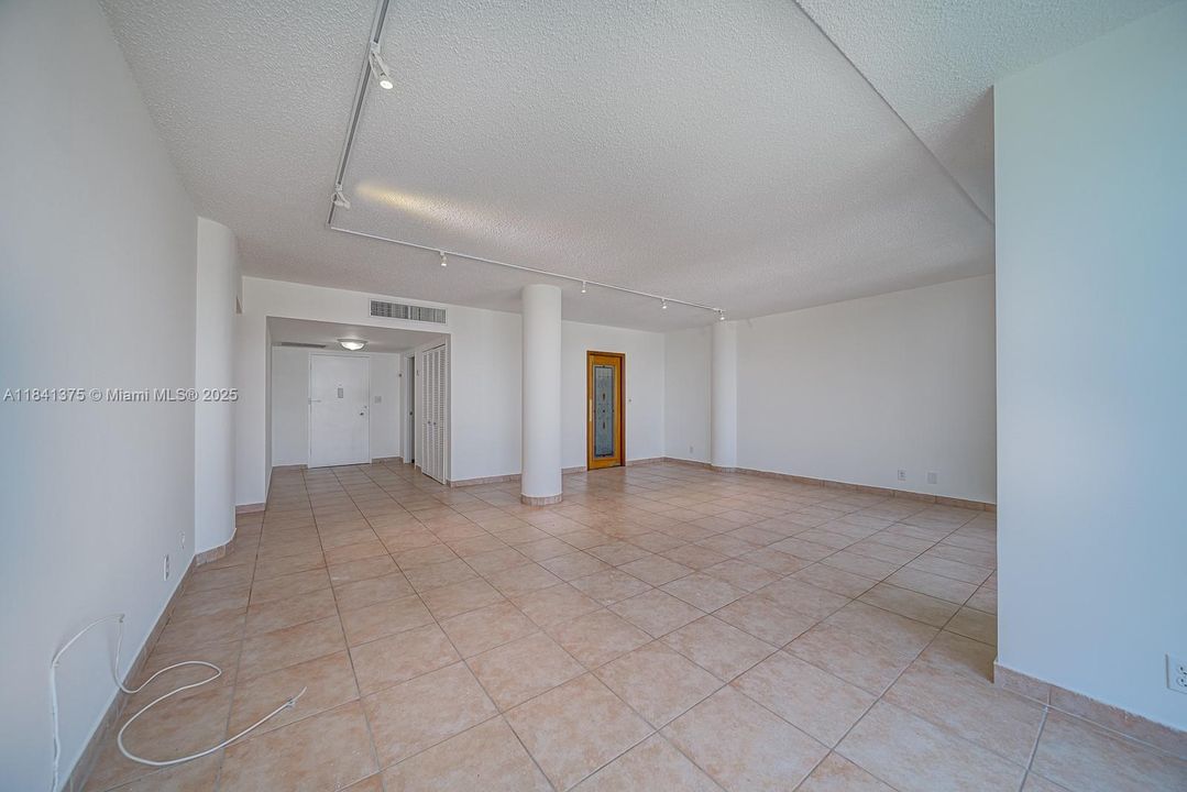 最近售出: $395,000 (2 贝兹, 2 浴室, 1550 平方英尺)