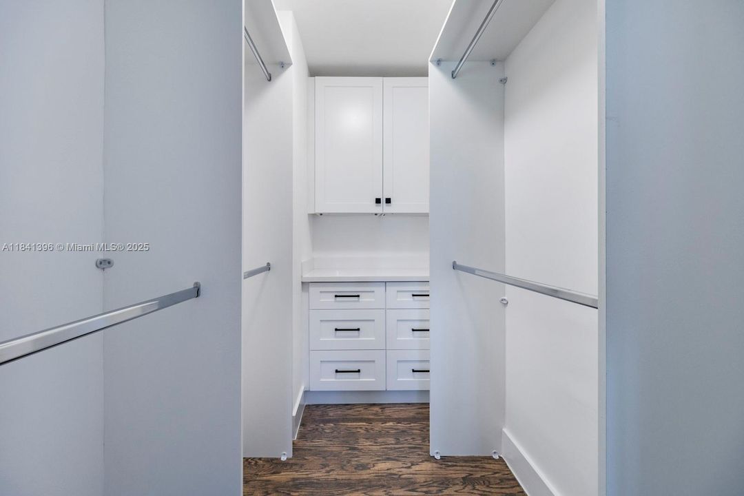 Под контрактом: $11,000 (3 спален, 2 ванн, 3259 Квадратных фут)