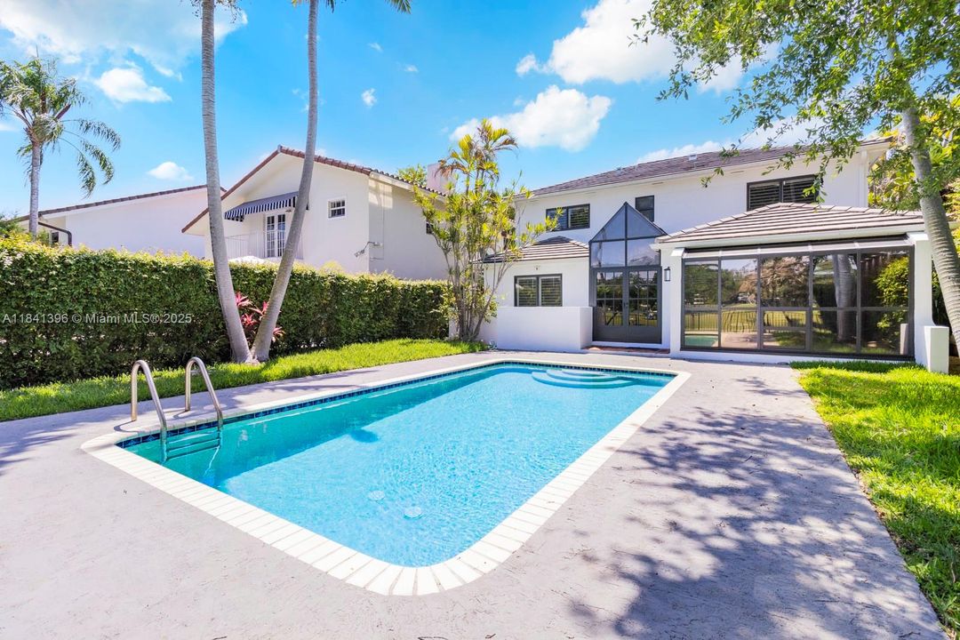 Под контрактом: $11,000 (3 спален, 2 ванн, 3259 Квадратных фут)