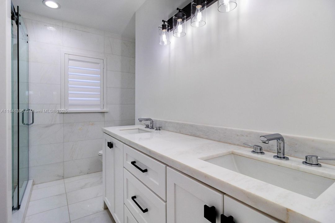 Под контрактом: $11,000 (3 спален, 2 ванн, 3259 Квадратных фут)