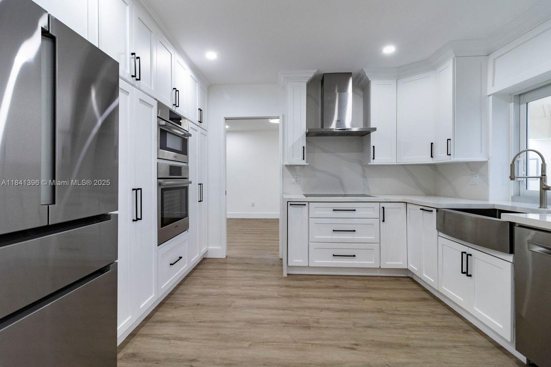 Под контрактом: $11,000 (3 спален, 2 ванн, 3259 Квадратных фут)