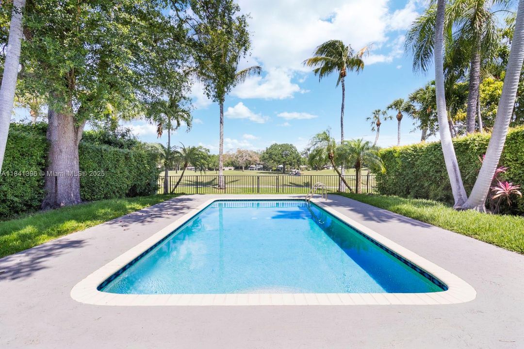 Под контрактом: $11,000 (3 спален, 2 ванн, 3259 Квадратных фут)