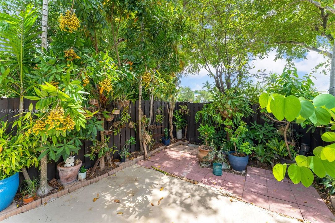 Недавно продано: $430,000 (2 спален, 2 ванн, 1280 Квадратных фут)