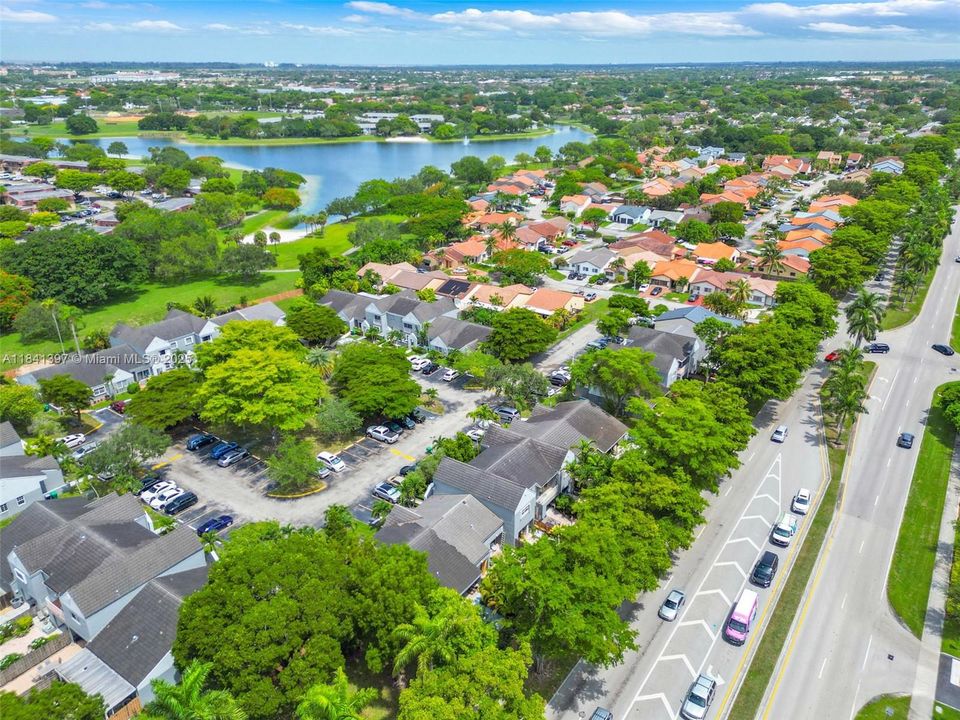 Недавно продано: $430,000 (2 спален, 2 ванн, 1280 Квадратных фут)