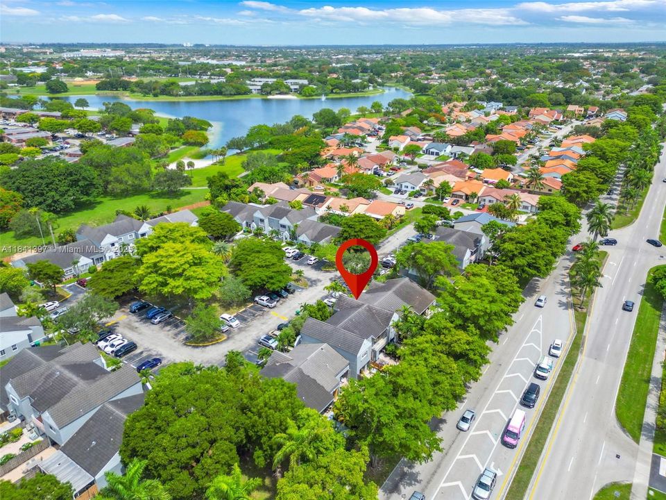 Недавно продано: $430,000 (2 спален, 2 ванн, 1280 Квадратных фут)