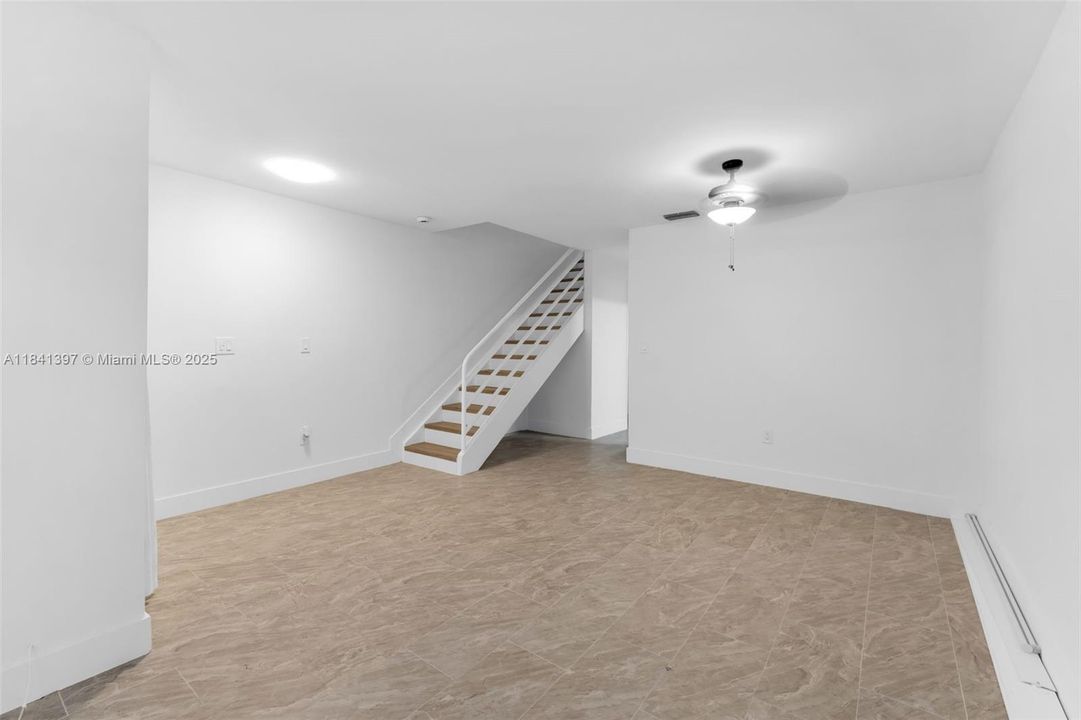 Недавно продано: $430,000 (2 спален, 2 ванн, 1280 Квадратных фут)