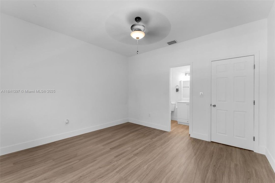 Недавно продано: $430,000 (2 спален, 2 ванн, 1280 Квадратных фут)