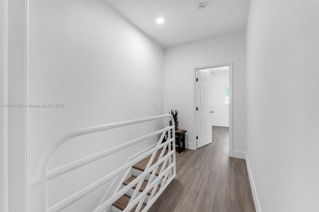 Недавно продано: $430,000 (2 спален, 2 ванн, 1280 Квадратных фут)