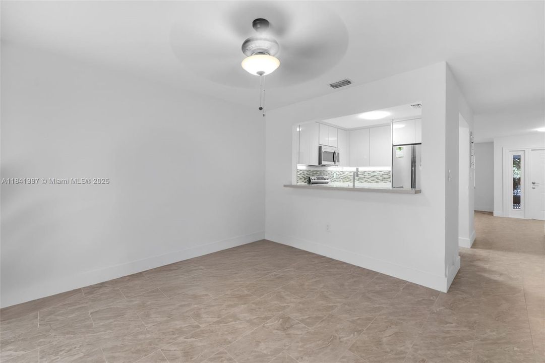 Недавно продано: $430,000 (2 спален, 2 ванн, 1280 Квадратных фут)