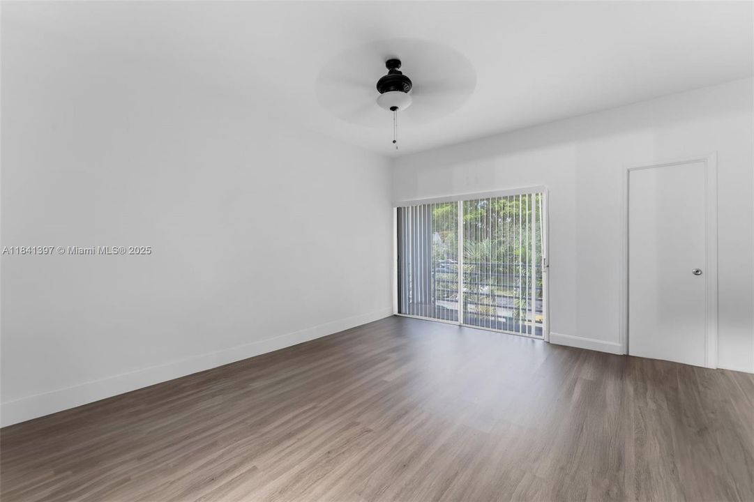 Недавно продано: $430,000 (2 спален, 2 ванн, 1280 Квадратных фут)