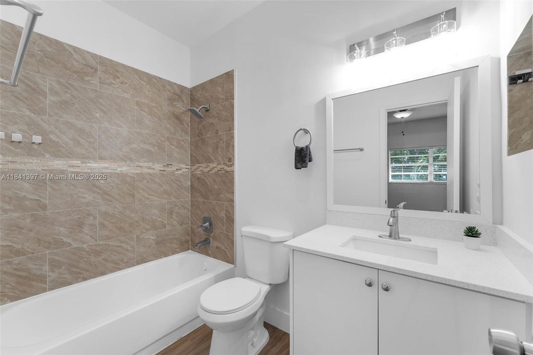 Недавно продано: $430,000 (2 спален, 2 ванн, 1280 Квадратных фут)