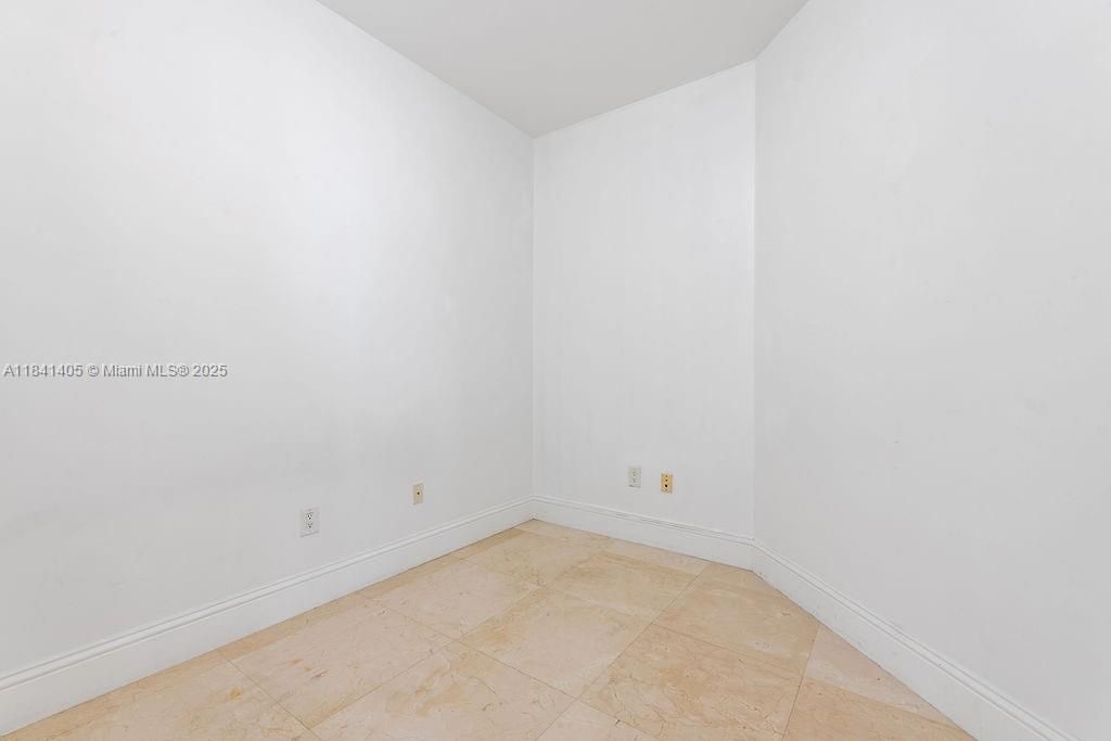 Vendido Recientemente: $2,300,000 (3 camas, 3 baños, 2143 Pies cuadrados)